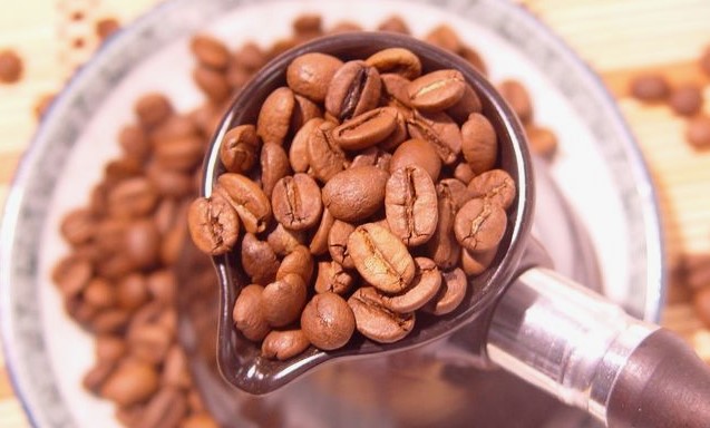 Кофе в зернах: Искусство Аромата, Вкуса и Настоящей Свежести